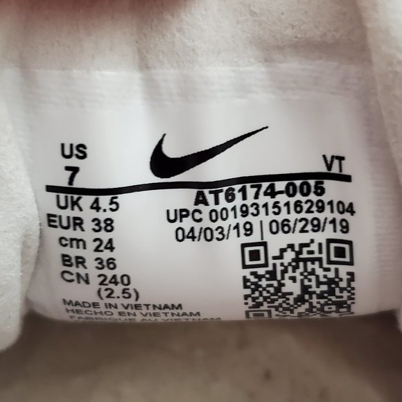 Nike Air Max 270 React - Picture 11 of 11